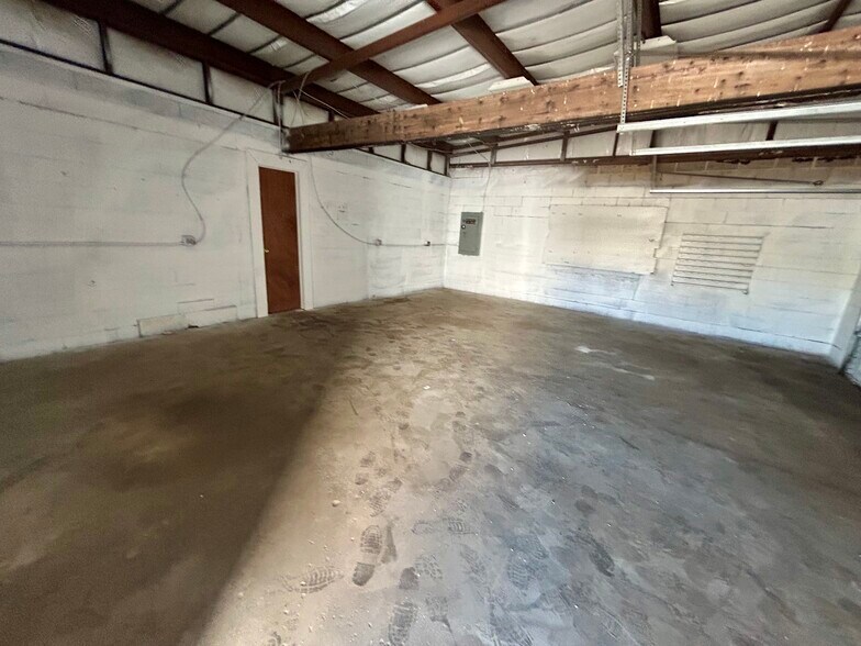 More Photos Of 5502 E Tecumseh St, Tulsa Auto Repair For Sale