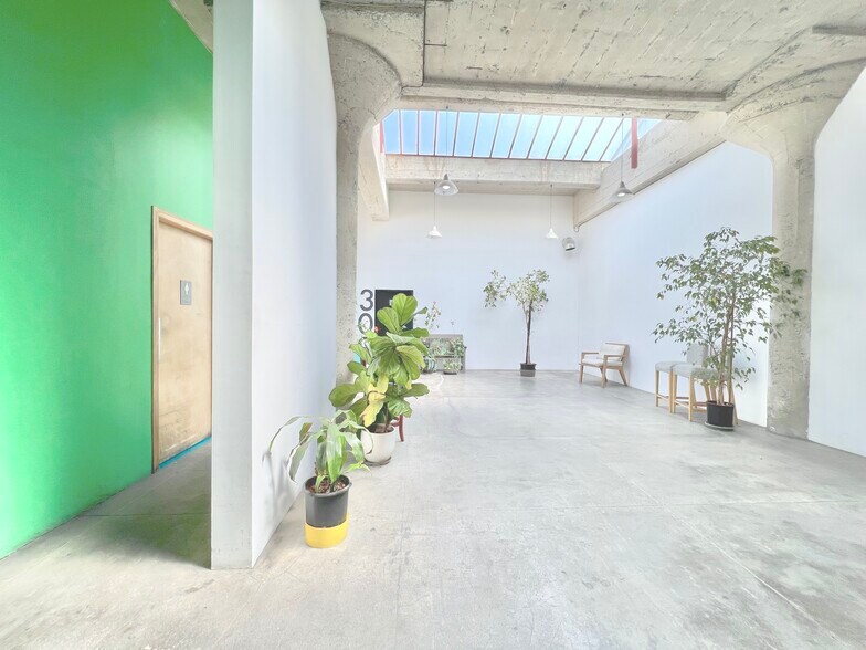 More Photos Of 623 E 9th St, Los Angeles Loft Creative Space For Lease
