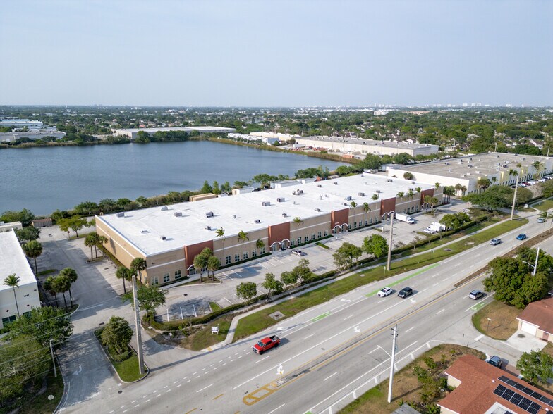 More Photos Of 1501 Green Rd, Deerfield Beach Warehouse For Lease