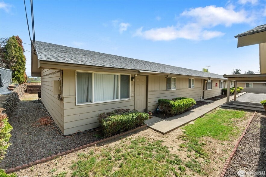 More Photos Of 1011-1015 S 48th Ave, Yakima Apartments For Sale
