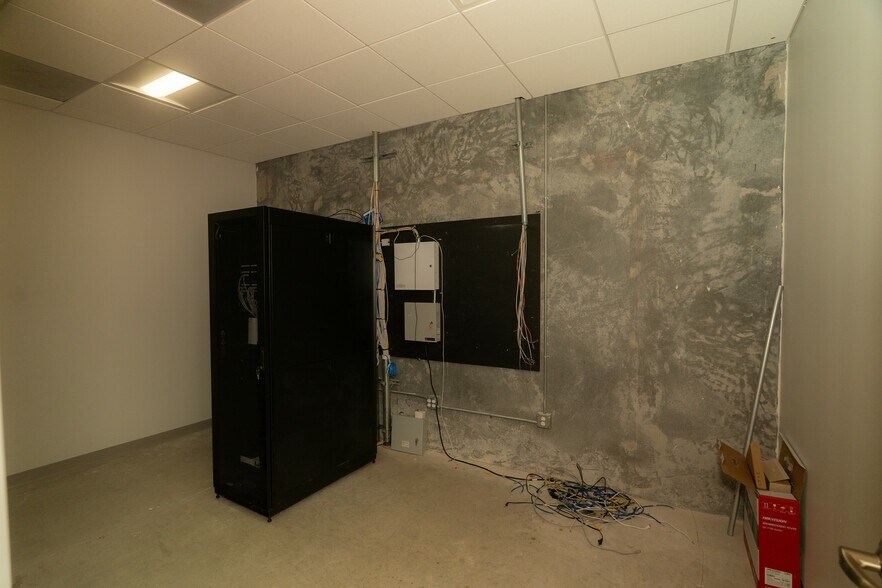 More Photos Of 7851-7863 NW 46th St, Doral Warehouse For Sale