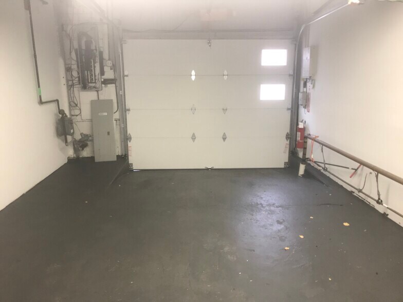More Photos Of 2306 West St, Union City Auto Repair For Lease