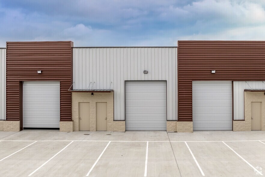 More Photos Of 8028 Dowdell Rd, Tomball Unknown For Lease