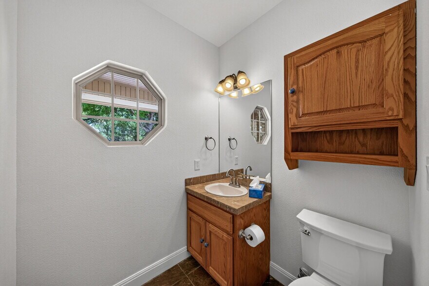 More Photos Of 2234 Highway 90 w, Castroville Flex For Sale