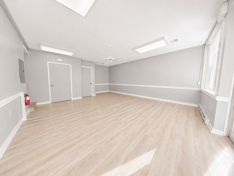 More Photos Of 29 Madison Ave, Lansdowne Office For Sale