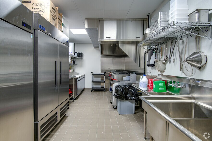 More Photos Of 733-737 N Milwaukee St, Milwaukee Restaurant For Lease