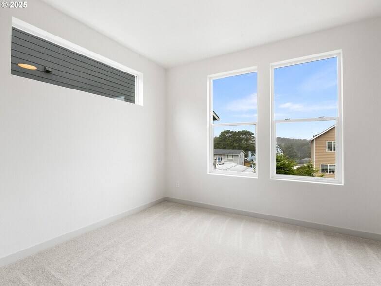 More Photos Of 305 Jetty ave, Lincoln City Multifamily For Sale