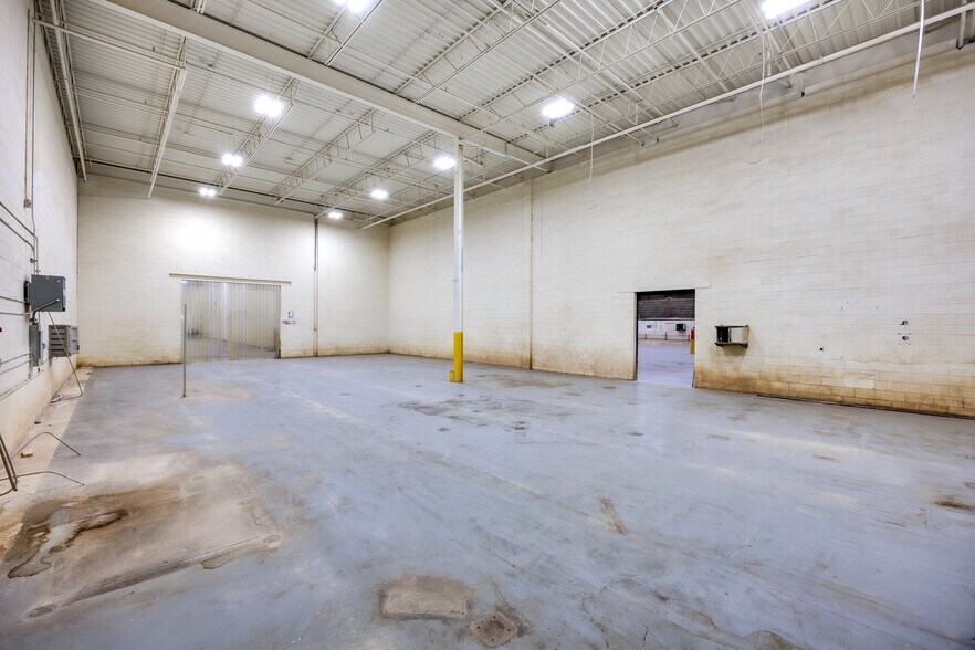 More Photos Of 55 Esandar Dr, Toronto Warehouse For Sale
