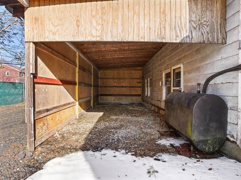 More Photos Of 28 Dunn Ave, Stamford Land For Lease