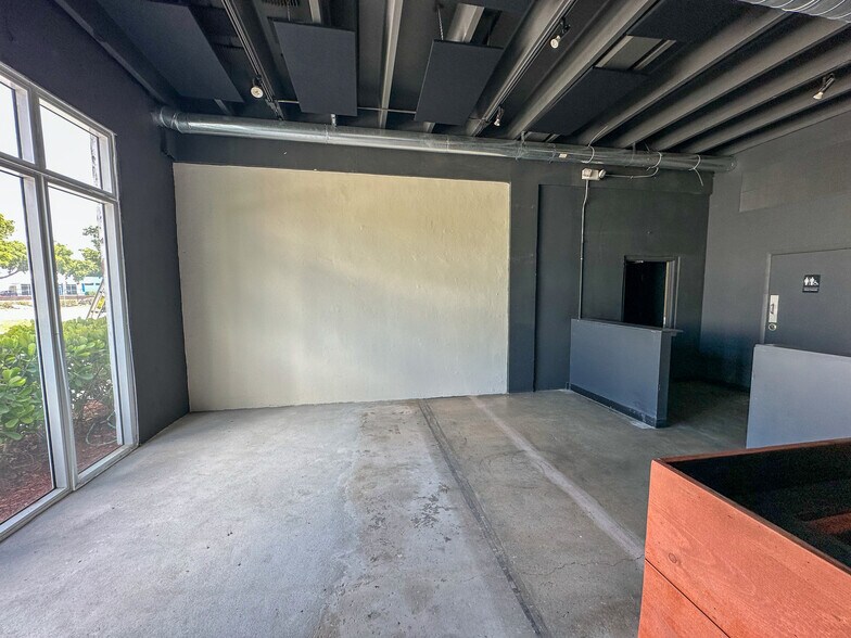 More Photos Of 702-706 NE 1st Ave, Fort Lauderdale Restaurant For Sale