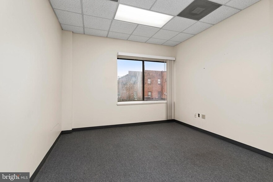 More Photos Of 100 W Franklin St, Hagerstown Office Residential For Lease