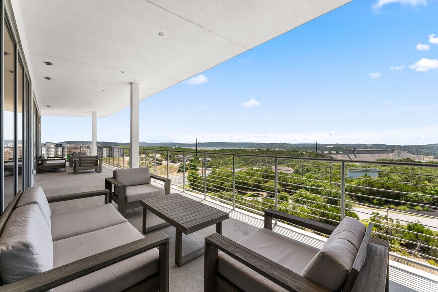 More Photos Of 4229 N FM 620 Hwy, Austin Showroom For Sale