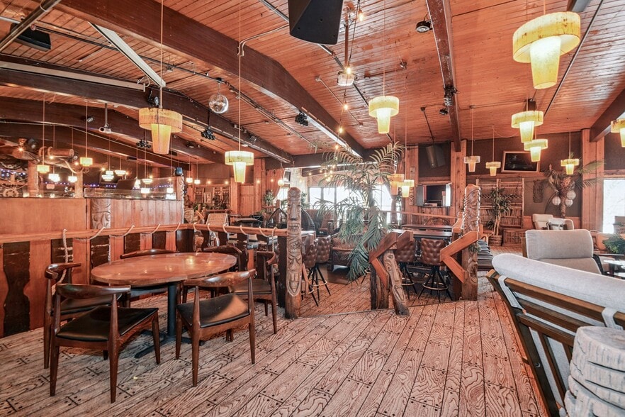 More Photos Of 1900 & 1924 Marshall St NE, Minneapolis Restaurant For Sale