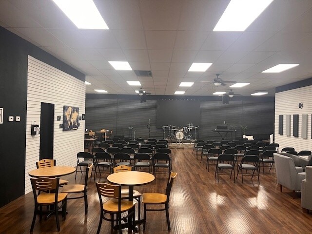 More Photos Of 760-780 N Beach St, Fort Worth Showroom For Lease