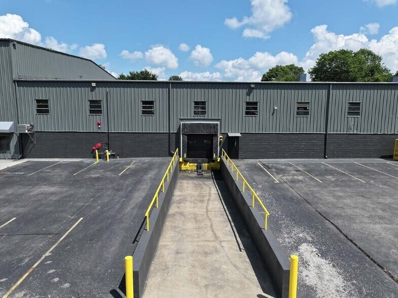 More Photos Of 551 Jay St, Coldwater Warehouse For Lease