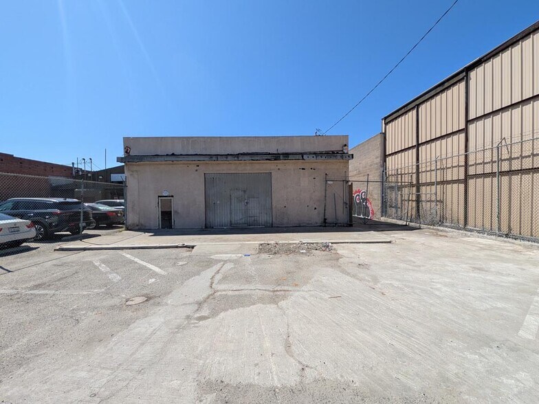 More Photos Of 3101 E Anaheim St, Long Beach Storefront For Sale