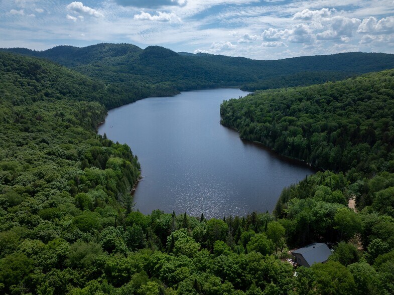 More Photos Of 1020 Ch Du Lac-Croche, Saint-come Sports And Entertainment For Sale