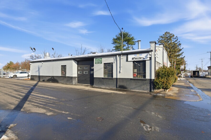 More Photos Of 59 W Church St, Spring Valley Auto Repair For Sale