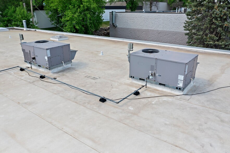 More Photos Of 700-710 Hamel Rd, Hamel Warehouse For Sale