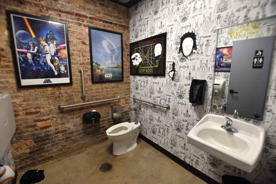 More Photos Of 5604 York Rd, Baltimore Storefront For Lease