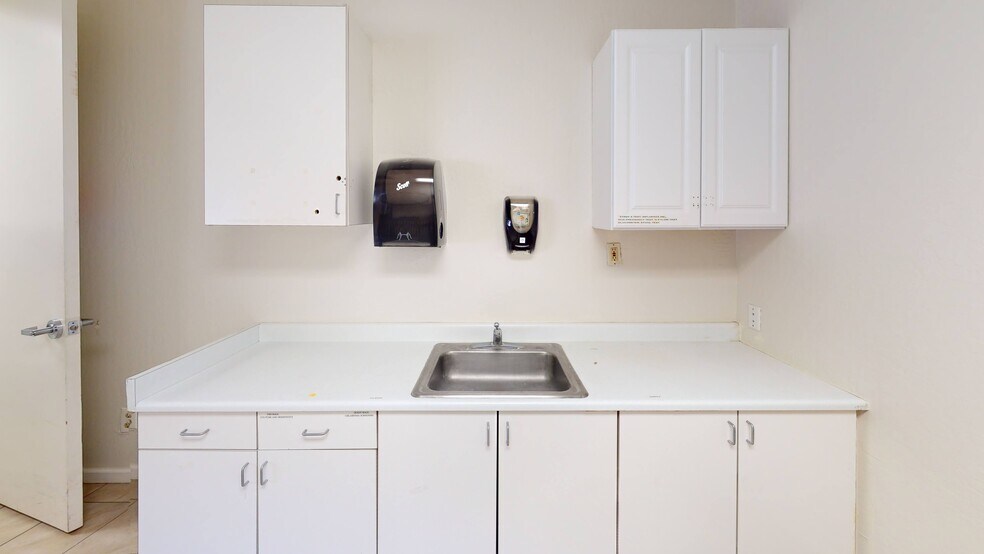 More Photos Of 701 Howe Ave, Sacramento Medical For Lease