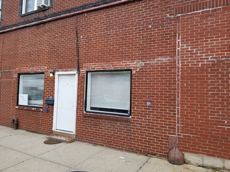 More Photos Of 22 Van Buren Ave, Floral Park Warehouse For Lease