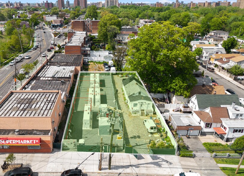 Primary Photo Of 1927 Gildersleeve Ave, Bronx Land For Sale