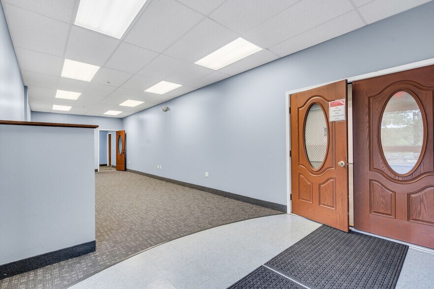 More Photos Of 35 Mill Street Central, Marlborough Warehouse For Lease