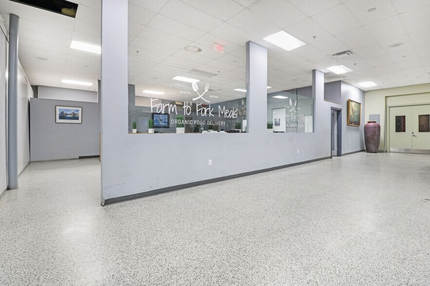 More Photos Of 4351 NE 12th Ter, Oakland Park Restaurant For Sale