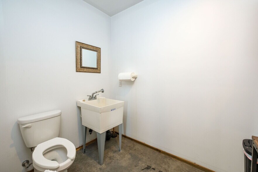 More Photos Of 3315 Harpine Highway, Rockingham Industrial For Sale