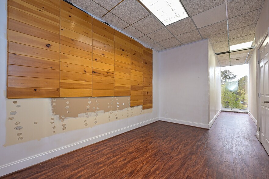 More Photos Of 5625 Cypress Creek Pky, Houston Office For Sale