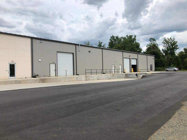 More Photos Of 840 Biscayne Dr, Concord Warehouse For Lease
