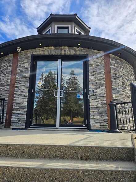 More Photos Of 110 Pelican Pl, Sylvan Lake Office For Lease