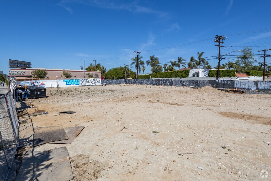 More Photos Of 6055 W Pico Blvd, Los Angeles Apartments For Lease