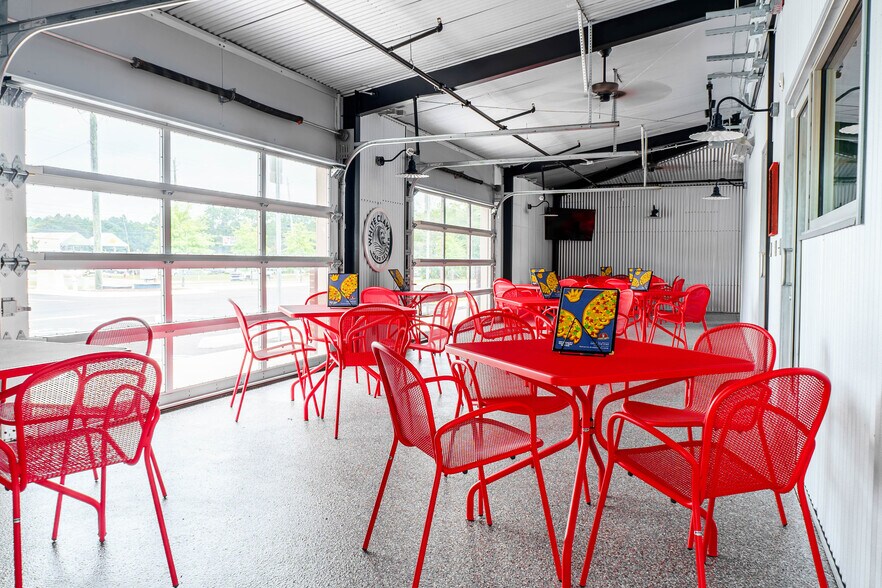 More Photos Of 2502 Highway 87, Navarre Specialty For Sale