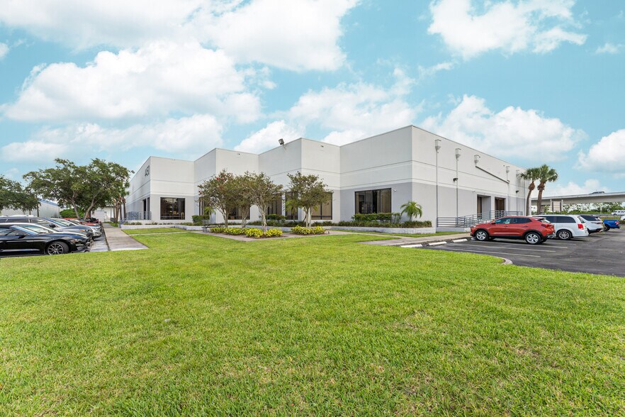 More Photos Of 4440 E Adamo Dr, Tampa Unknown For Lease