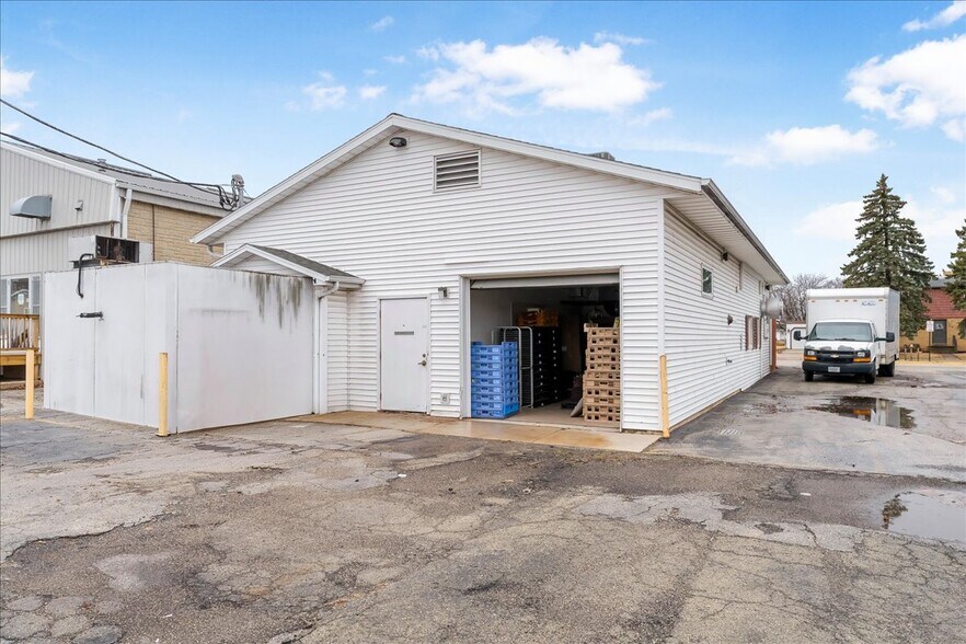 More Photos Of 118 Main St, Luxemburg Specialty For Sale