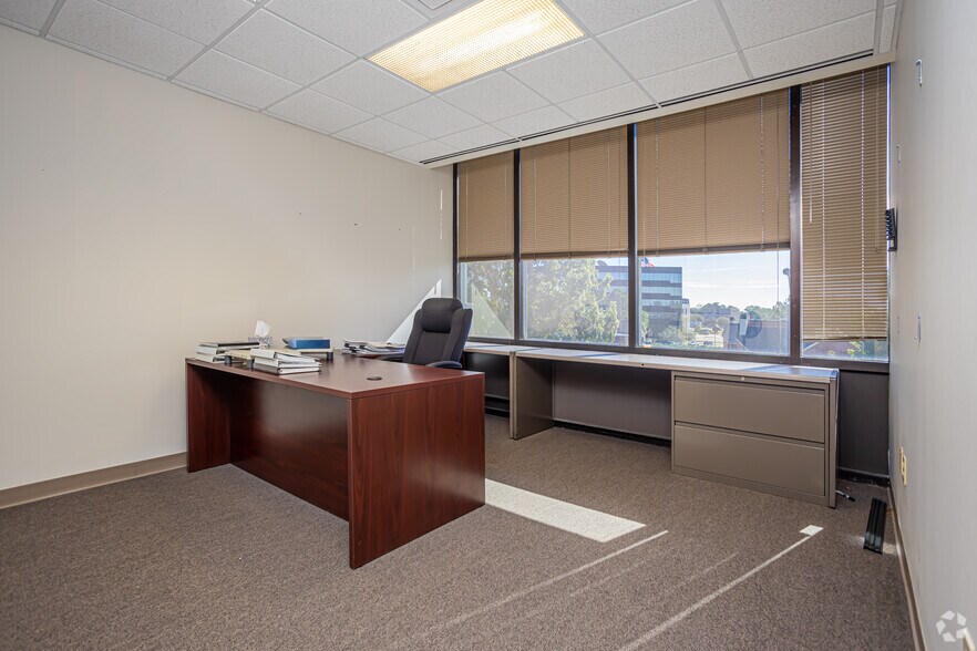 More Photos Of 5551 Corporate Blvd, Baton Rouge Office For Sale