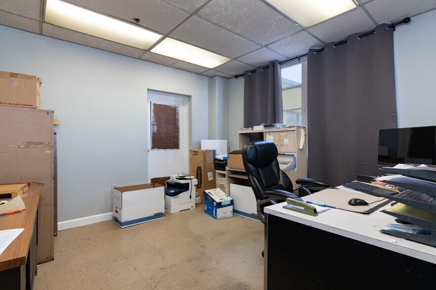 More Photos Of 299 Welton St, Hamden Warehouse For Lease