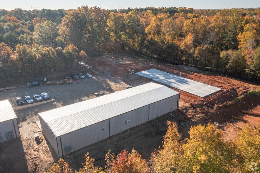 More Photos Of 1729 Locust Hill Rd, Greer Showroom For Lease