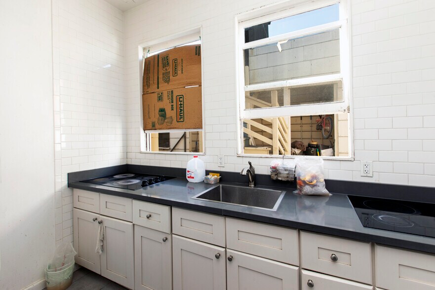 More Photos Of 1627-1631 Clay St, San Francisco Apartments For Sale