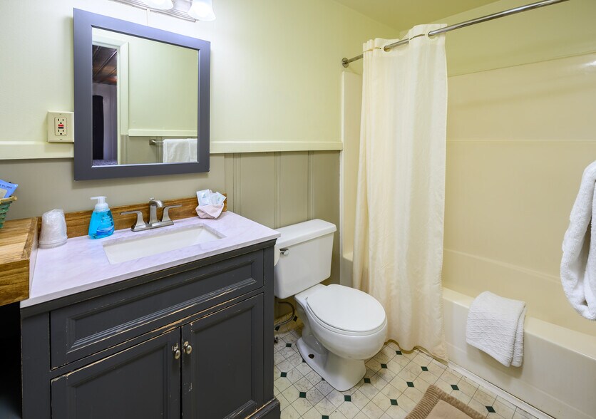 More Photos Of 109455 Highway 97 N, Chemult Hotel For Sale