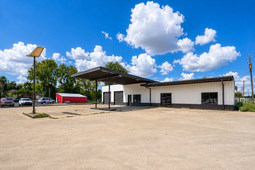 More Photos Of 623 N Richmond Rd, Wharton Auto Repair For Sale
