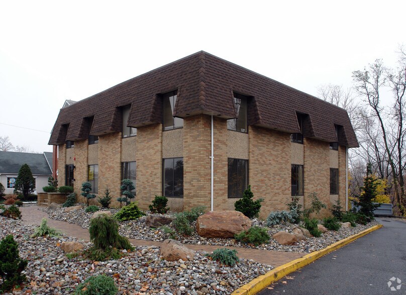 More Photos Of 24 Wyckoff Ave, Waldwick Medical For Lease
