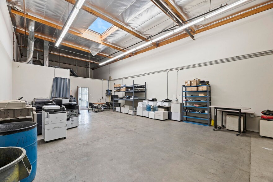 More Photos Of 2101 S Rose Ave, Oxnard Warehouse For Sale