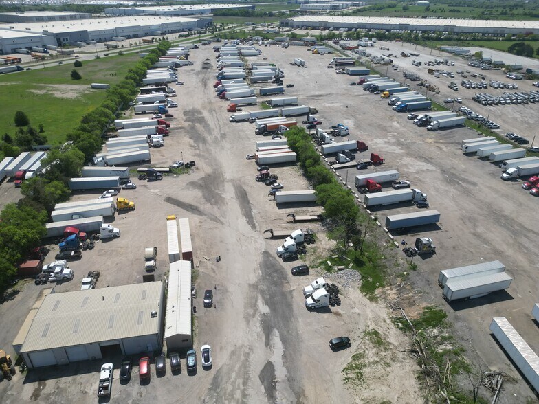 More Photos Of 4050 Telephone Rd, Dallas Warehouse For Lease