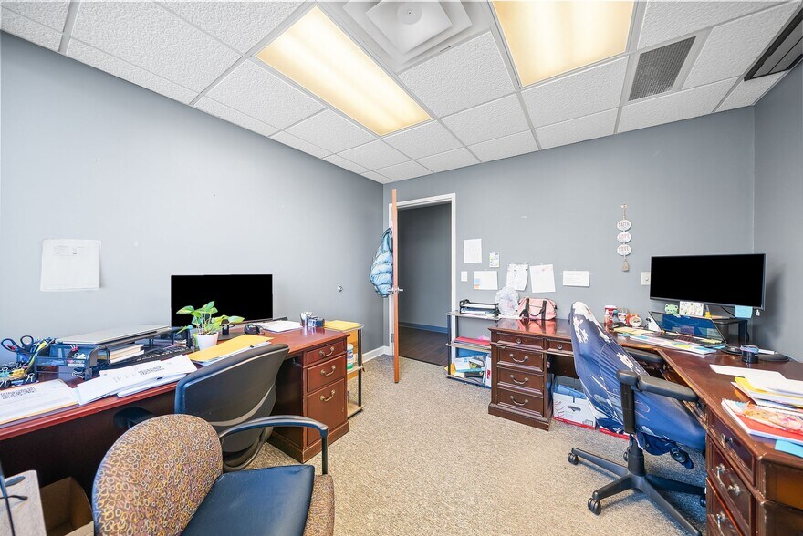 More Photos Of 112 Center Ct, Clarksville Office Residential For Sale