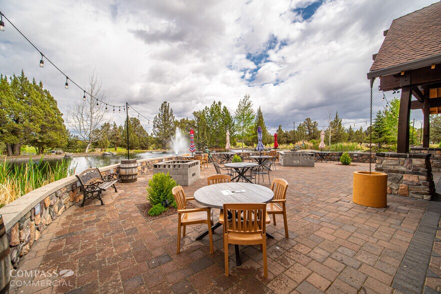 More Photos Of 7535 Falcon Crest Dr, Redmond Restaurant For Sale