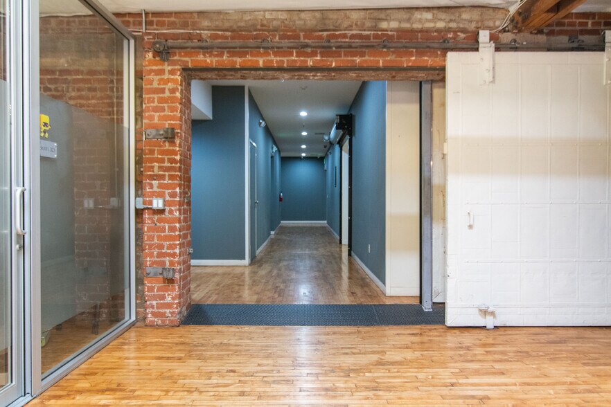 More Photos Of 1800 Essex St, Los Angeles Light Distribution For Lease