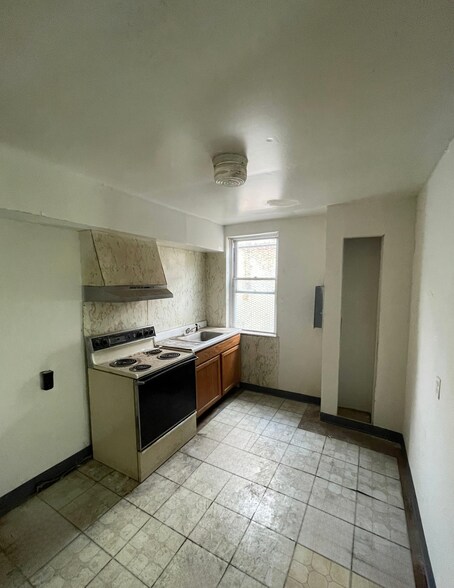 More Photos Of 2612 Harford Rd, Baltimore Storefront For Sale